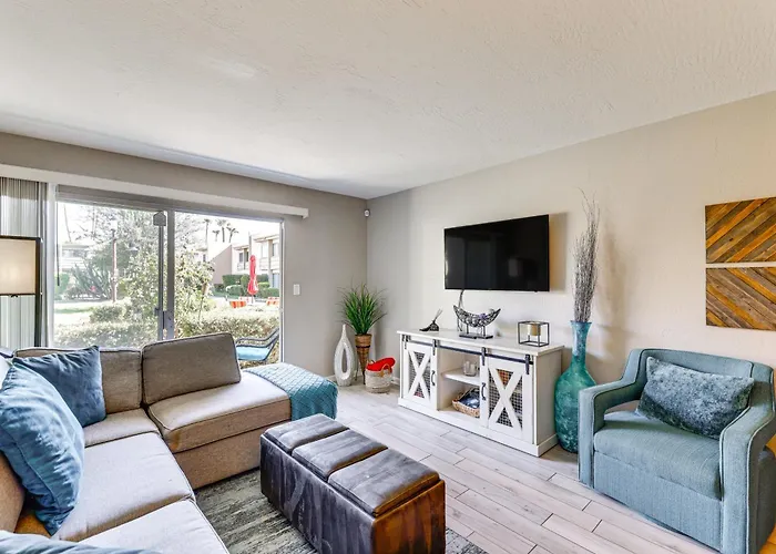 Unwind Poolside, Walk To Old Town! Unit Holiday home Scottsdale