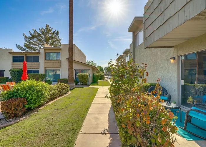 Unwind Poolside, Walk To Old Town! Unit *