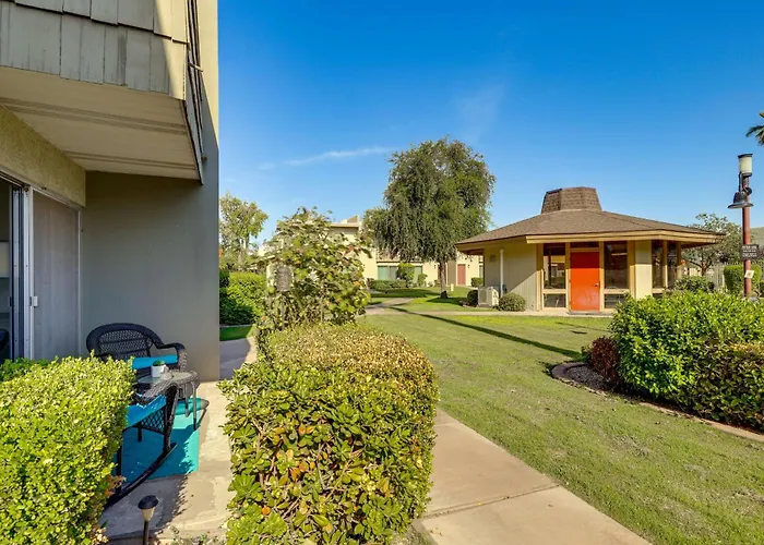 Unwind Poolside, Walk To Old Town! Unit *