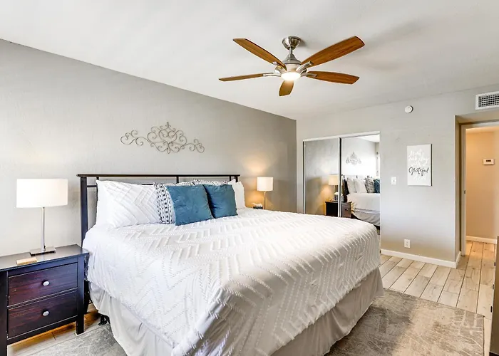 Holiday home Unwind Poolside, Walk To Old Town! Unit *